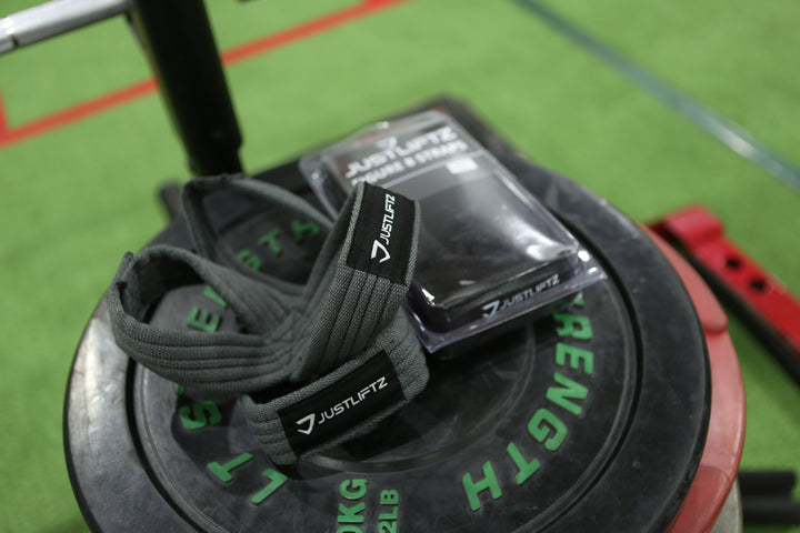 FIGURE 8 LIFTING STRAPS - BLACK